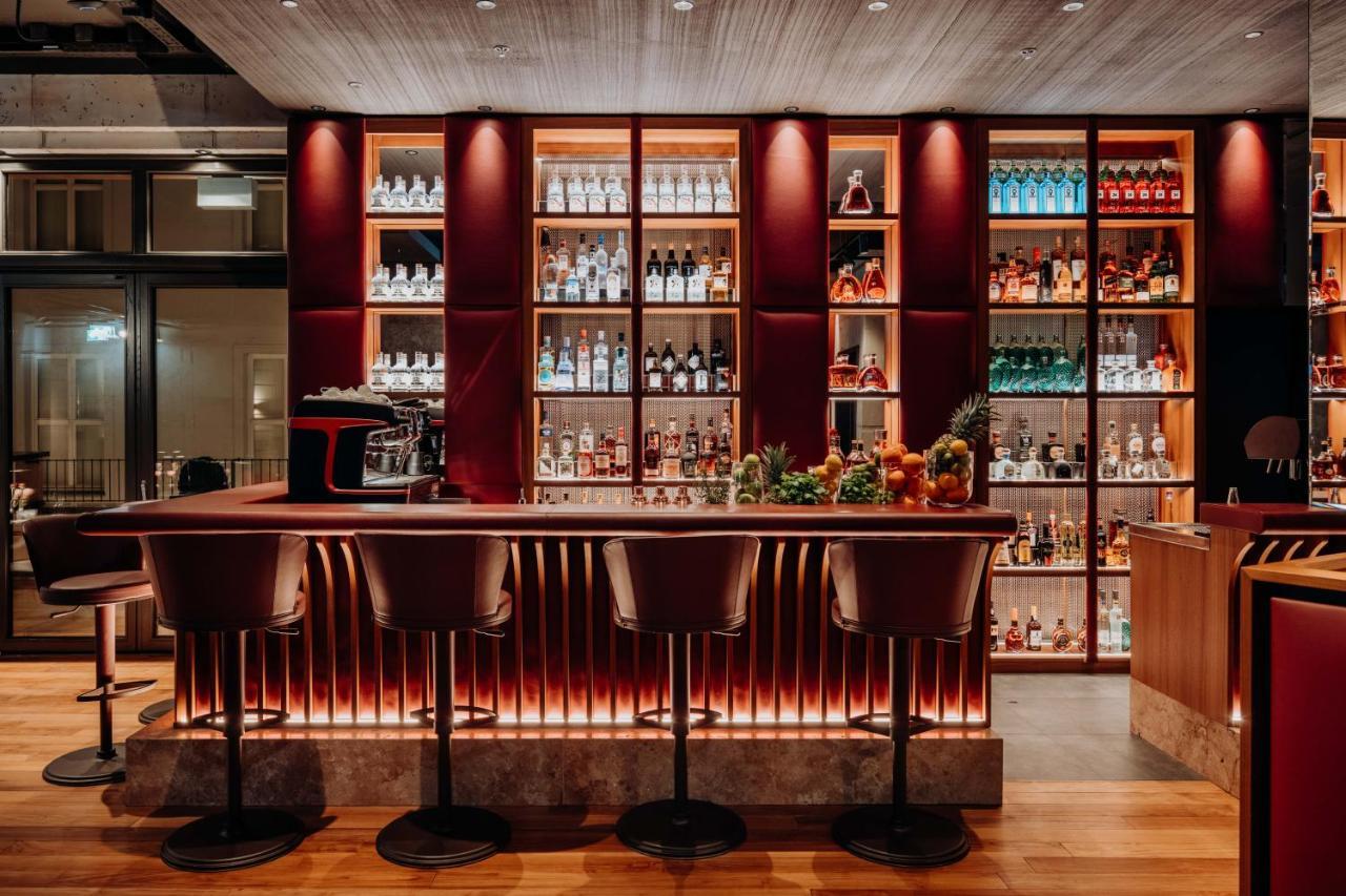 Do & Co Hotel Muenchen Eksteriør bilde The bar at the restaurant
